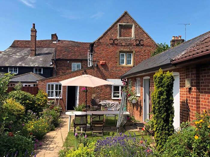 3 Bedroom Terraced House For Sale In High Street, Redbourn, AL3