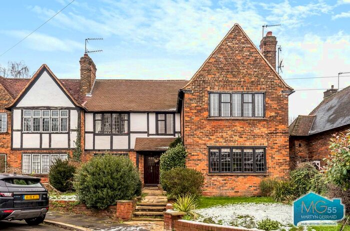 3 Bedroom Flat To Rent In Edmunds Walk, London, N2