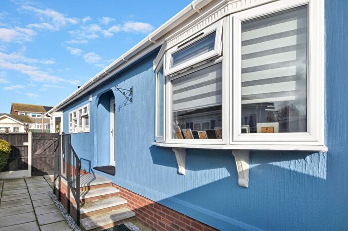 2 Bedroom Bungalow For Sale In East Beach Park, Tingdene Park Homes, Shoeburyness, Essex, SS3