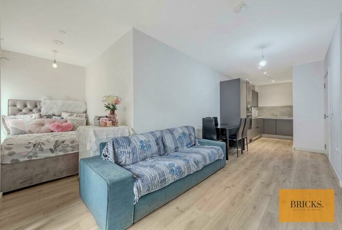 1 Bedroom Flat For Sale In Lyall House, Shipbuilding Way, London, E13