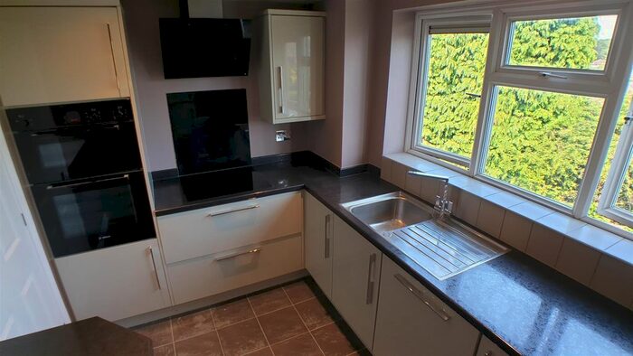 3 Bedroom Flat To Rent In Mount Road, Wolverhampton, WV4