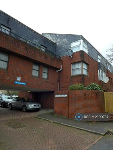 2 Bedroom Flat To Rent In Tash Place, London, N11