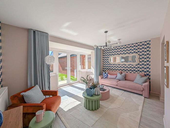 3 Bedroom Semi Detached House For Sale In Barrington Road, Goring-By-Sea, Worthing, BN12