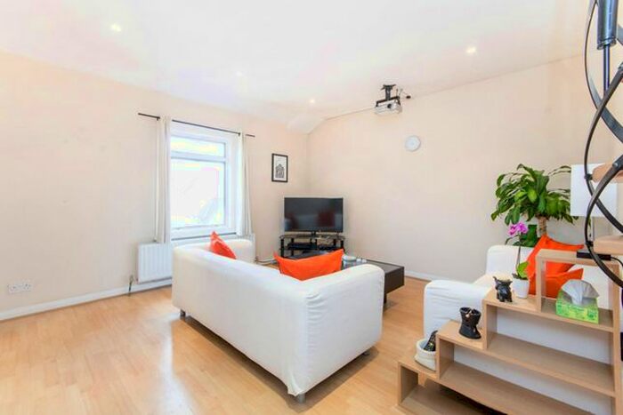 2 Bedroom Flat To Rent In Homefield Road, Wimbledon Village, London, SW19