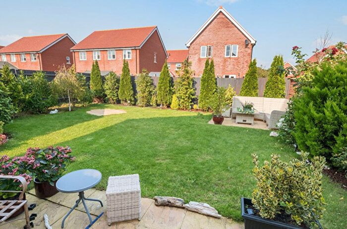 3 Bedroom Detached House For Sale In Willow Way, Bracklesham Bay, PO20