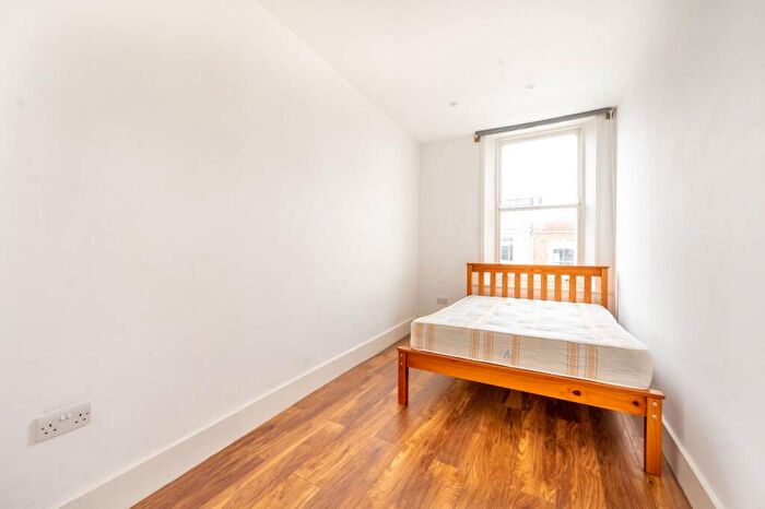 2 Bedroom Flat For Sale In Stoke Newington High Street, Stoke Newington, London, N16