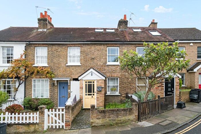 2 Bedroom Cottage To Rent In Stanley Road, London, SW14