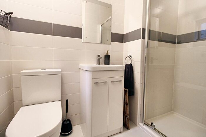 3 Bedroom Terraced House For Sale In Exeter Street, Salisbury, SP1