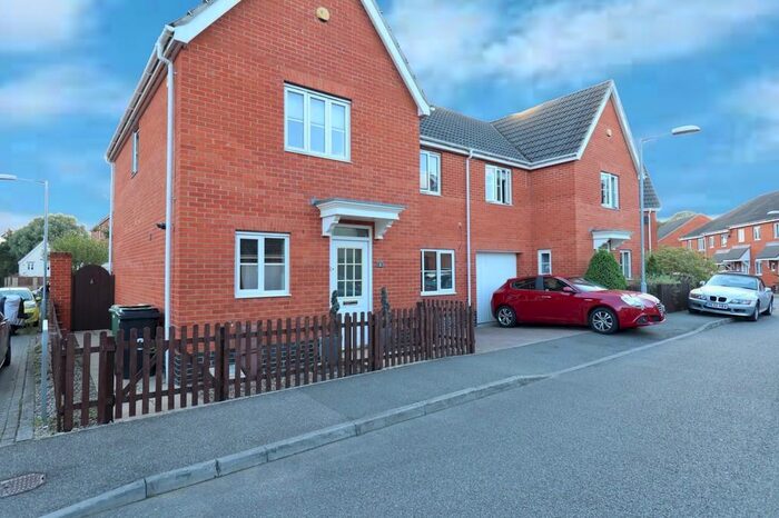 3 Bedroom Semi-Detached House To Rent In Viscount Close, Diss, IP22