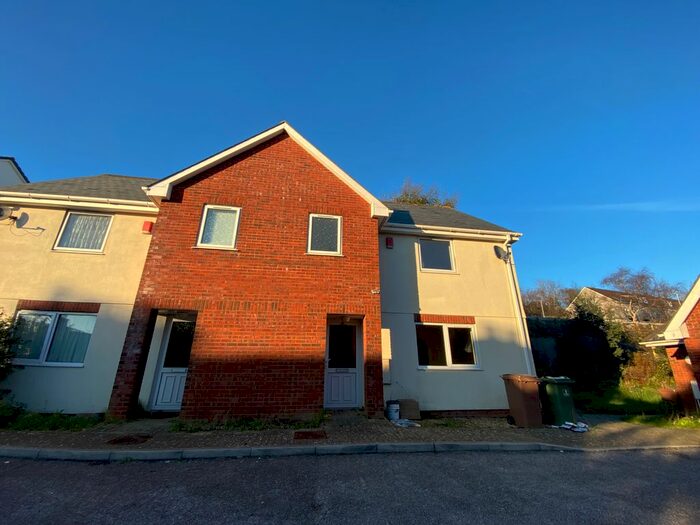 3 Bedroom Terraced House To Rent In Federation Road, Plymouth, PL3