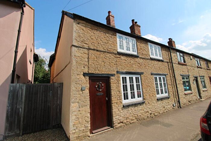 3 Bedroom Cottage For Sale In Olney Road, Lavendon, MK46