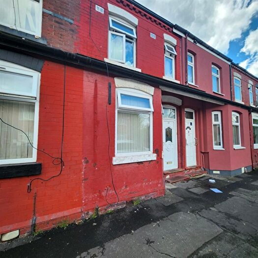 3 Bedroom Terraced House To Rent In Linwood Grove, Manchester, M12