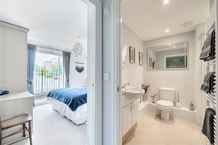 2 Bedroom Flat To Rent In Chichester House, Hillcroft Close, Lymington, SO41