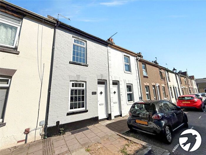 3 Bedroom Terraced House To Rent In West Street, Gillingham, Kent, ME7