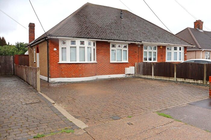 2 Bedroom Semi-Detached Bungalow For Sale In Blackshots Lane, North Grays, Thurrock, RM16