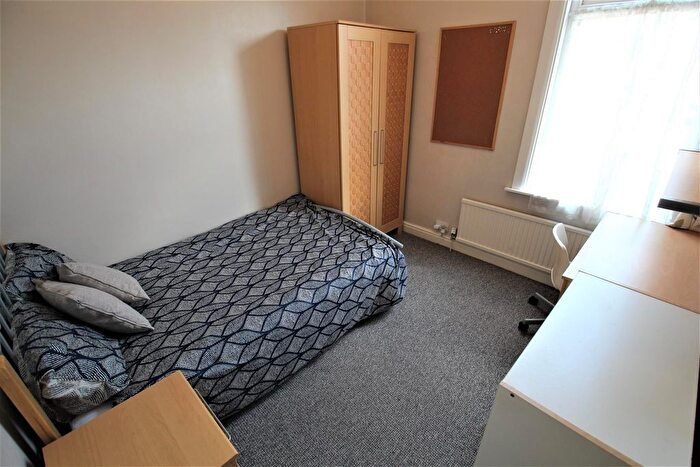 1 Bedroom Flat To Rent In Langdale Terrace, Headingley, Leeds, Yorkshire, LS6