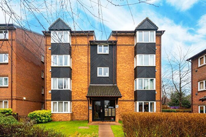 Studio To Rent In Saxon Close, Surbiton, KT6