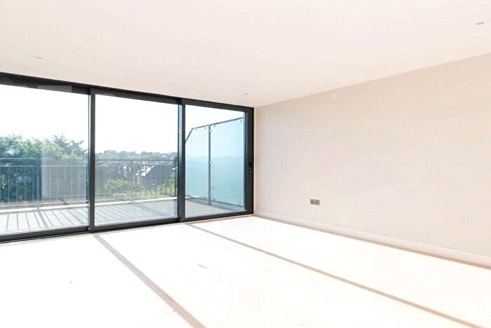 2 Bedroom Flat To Rent In Homestead Heights, Tottenham Lane, Crouch End, London, N8