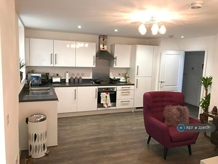 2 Bedroom Flat To Rent In Oscar Wilde Road, Reading, RG1