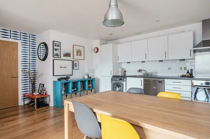 2 Bedroom Flat To Rent In Meath Crescent, Bethnal Green, London, E2