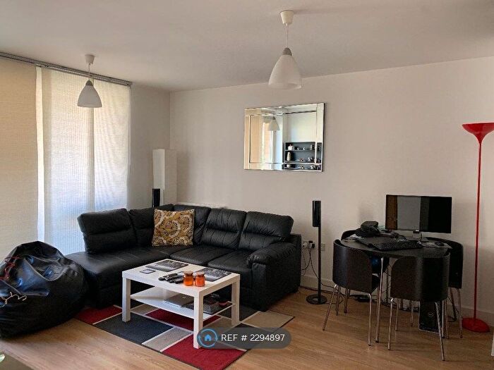 1 Bedroom Flat To Rent In Oxley Square, London, E3