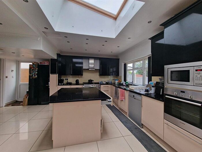 5 Bedroom Detached House To Rent In Minterne Avenue, Southall, UB2