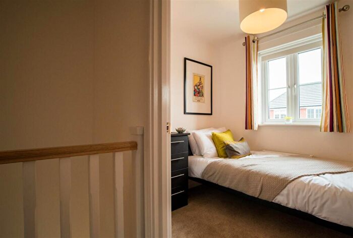 4 Bedroom Semi-Detached House To Rent In Butterworth Road, Sutton In Ashfield, NG17