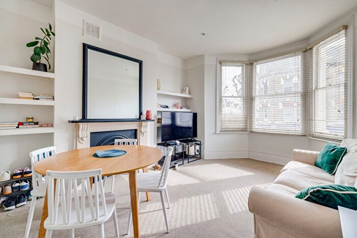 2 Bedroom Flat For Sale In Fulham Road, Parsons Green, SW6