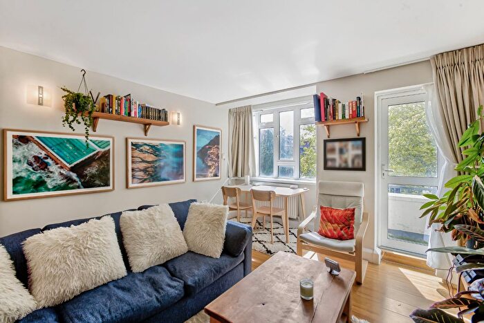 3 Bedroom Property For Sale In Oaklands Estate, London, SW4