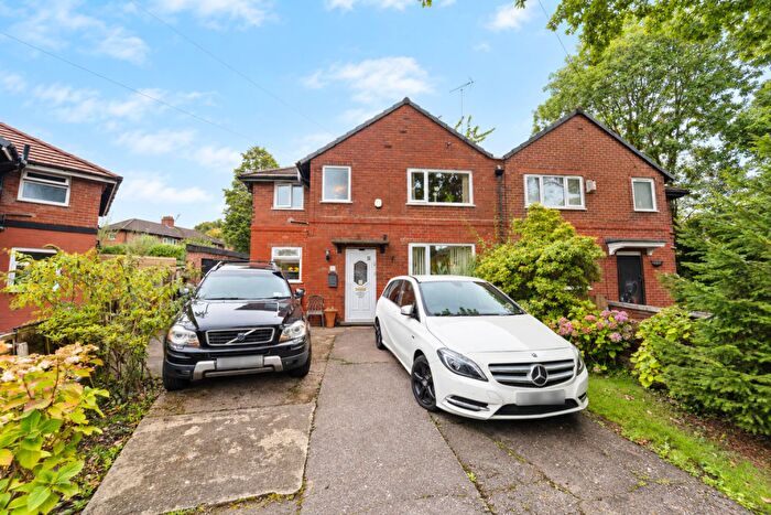 4 Bedroom Semi Detached House For Sale In Wentworth Avenue, Salford, M6