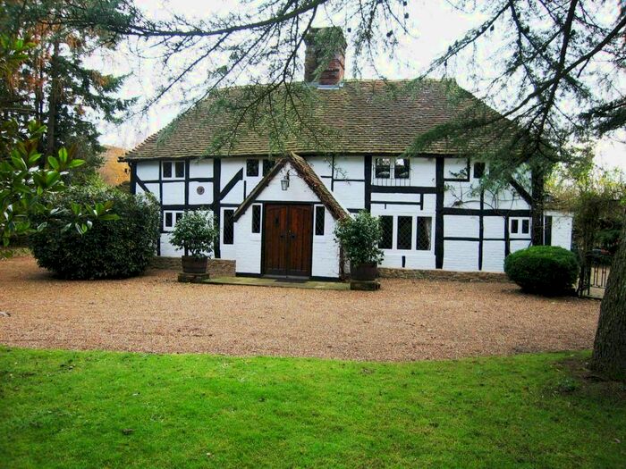 4 Bedroom Detached House To Rent In Smithbrook, Cranleigh, GU6