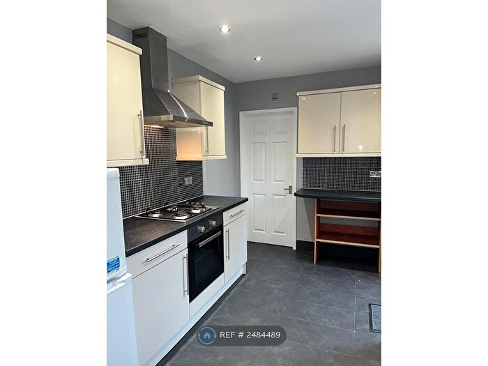 2 Bedroom Flat To Rent In Heaton, Newcastle Upon Tyne, NE6
