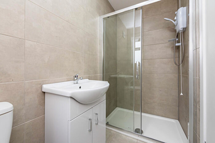 1 Bedroom Flat To Rent In Canal Street, Oldbury, West Midlands, B69