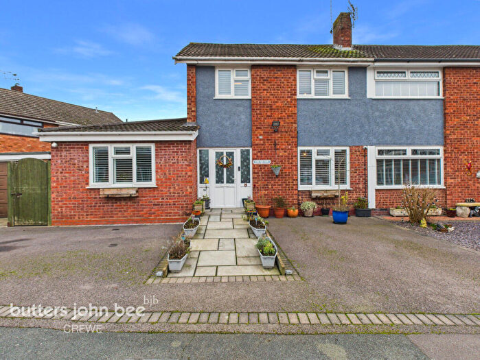 4 Bedroom Semi-Detached House For Sale In Oak Tree Close, Crewe, CW1