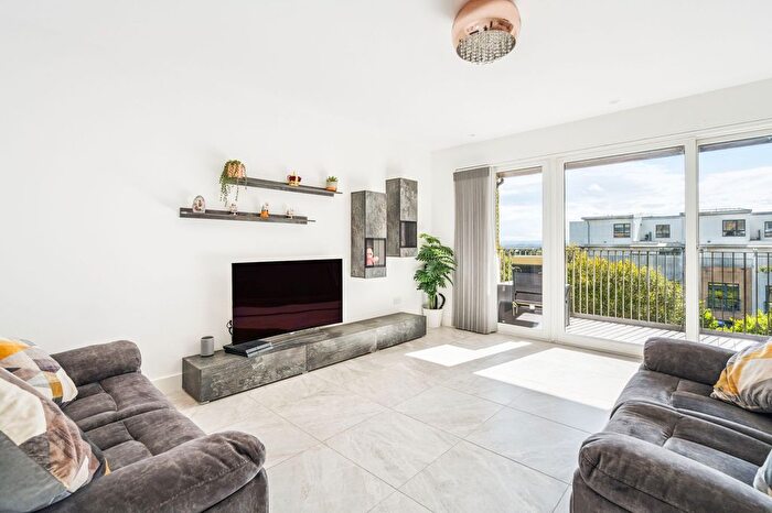 2 Bedroom Flat For Sale In Training Place, Jordanhill, G13