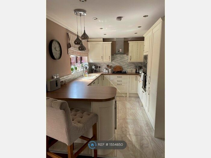 4 Bedroom Detached House To Rent In Highfields Close, Bristol, BS34