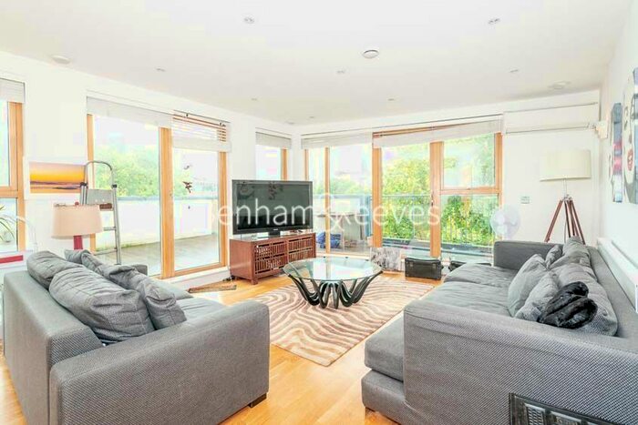 3 Bedroom Flat To Rent In New Kent Road, Elephant &amp; Castle, SE1