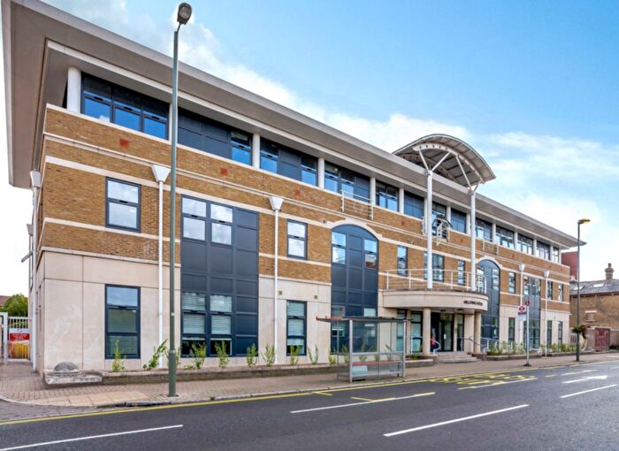 1 Bedroom Flat For Sale In London Road, Staines-Upon-Thames, TW18