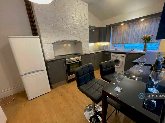 5 Bedroom Terraced House To Rent In Platt Lane, Manchester, M14