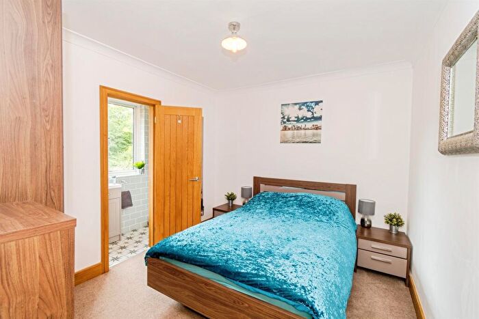 4 Bedroom Detached House For Sale In Bassett Dale, Southampton, SO16