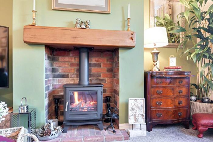 2 Bedroom Cottage For Sale In St. Barnabas Road, Barnetby, DN38