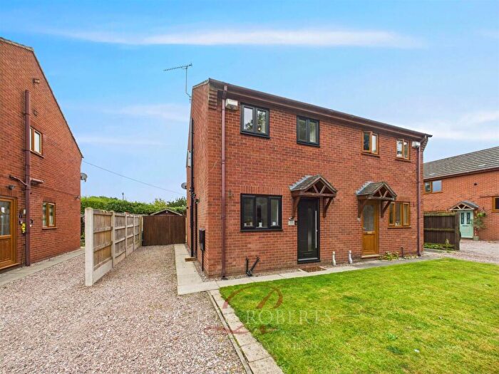 2 Bedroom Semi-Detached House For Sale In Stryd Henardd, Mold, CH7