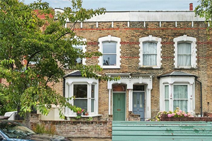 3 Bedroom Terraced House For Sale In Sydner Road, London, N16