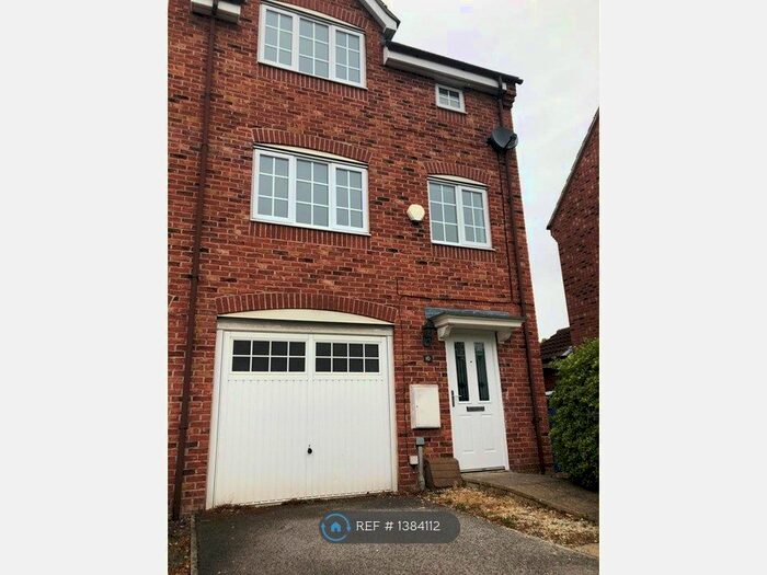 4 Bedroom Semi-Detached House To Rent In Stoops Lane, Doncaster, DN4