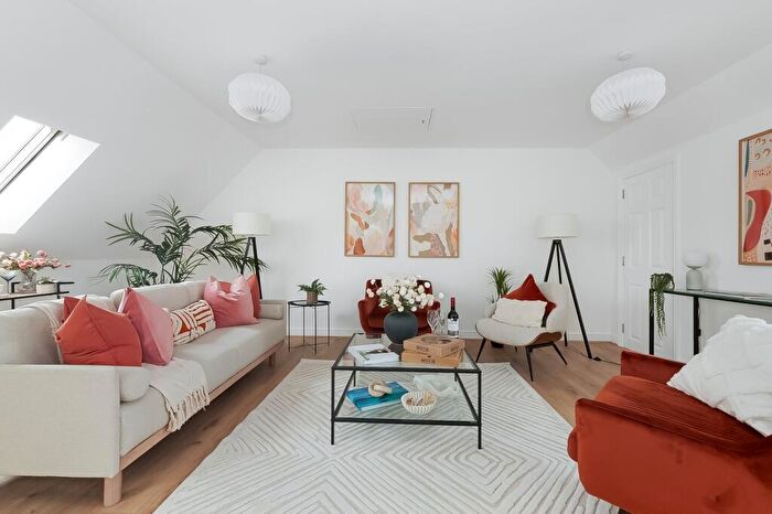 2 Bedroom Flat For Sale In Kelly Avenue, London, SE15