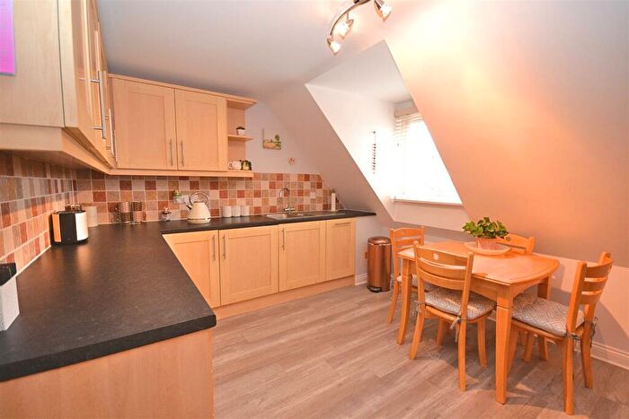 2 Bedroom Flat For Sale In Dorchester Road, Weymouth, DT4
