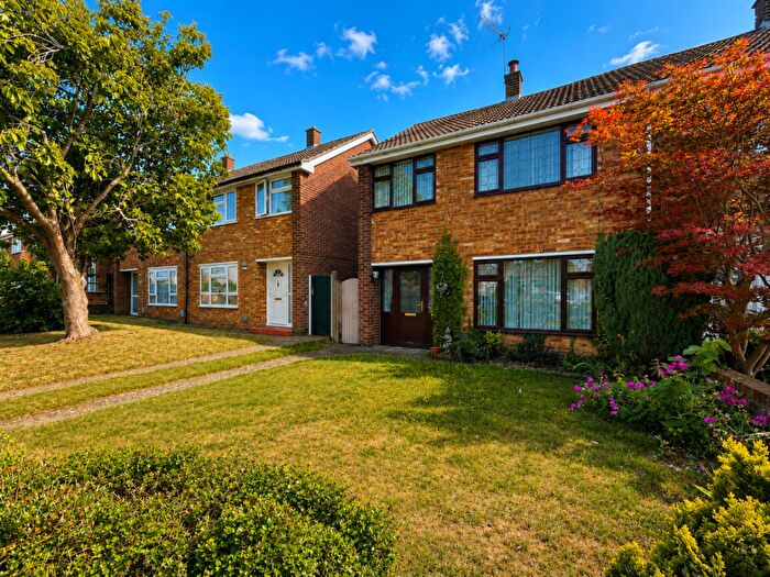 3 Bedroom Semi-Detached House For Sale In Marlin Road, Luton, Bedfordshire, LU4
