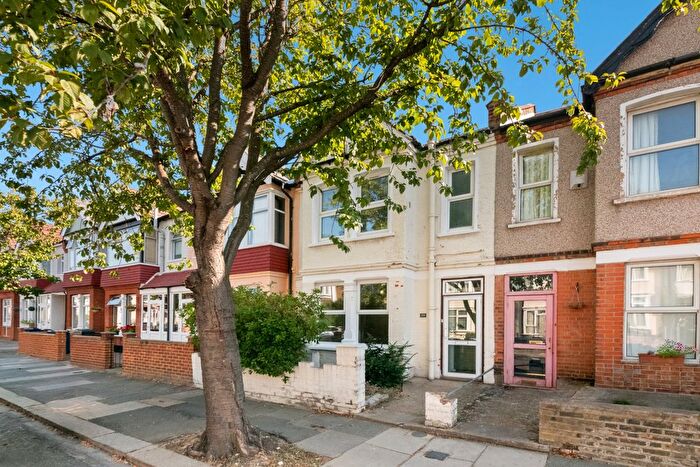 3 Bedroom Terraced House For Sale In Montague Road, Hanwell, W7