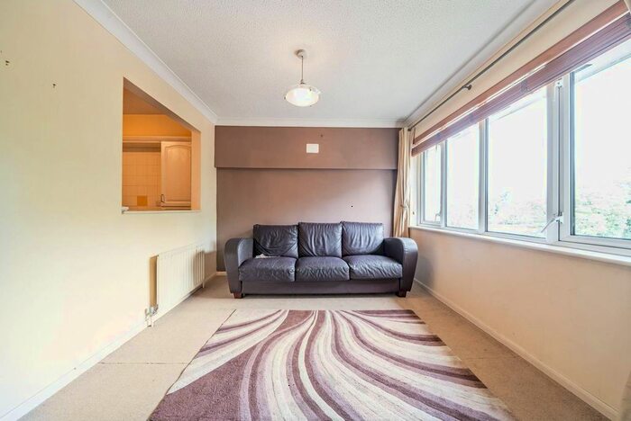 2 Bedroom Flat To Rent In Uxbridge Road, Pinner, HA5