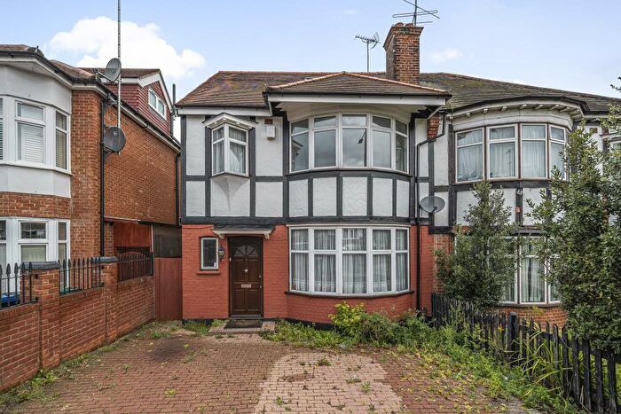 5 Bedroom Semi-Detached House To Rent In Nether Street, West Finchley, N3